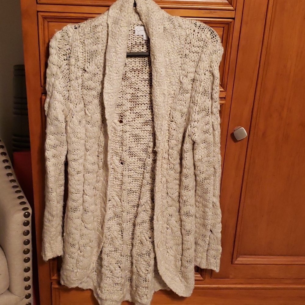 Like New Jessica Simpson Cable Knit Sweater Beige